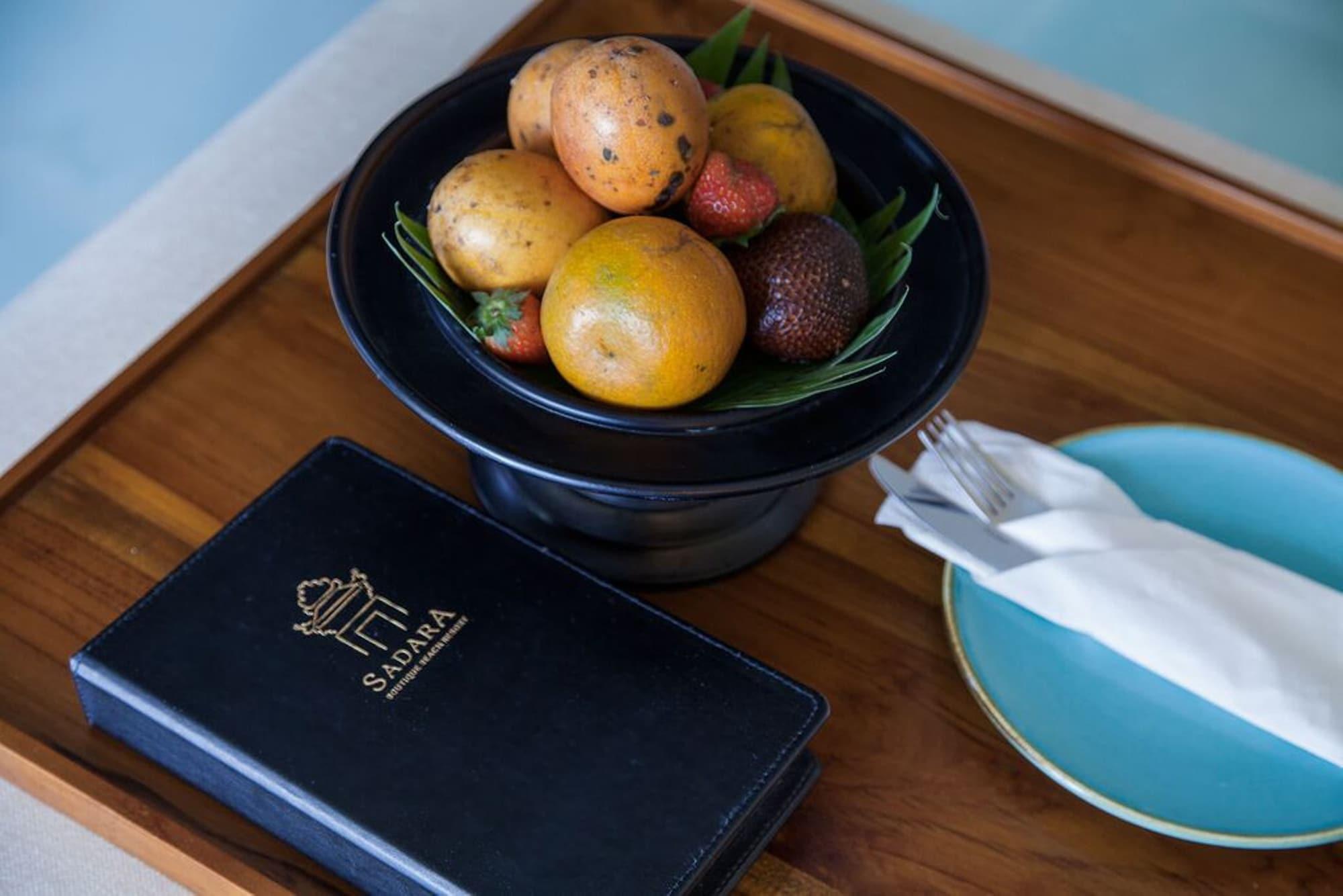 Sadara Resort Нуса Дуа Екстериор снимка A fruit bowl at a hotel
